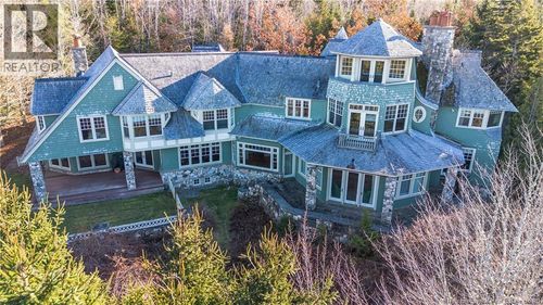 501 Kennebecasis Dr, House with 5 bedrooms, 6 bathrooms and null parking in Saint John NB | Card Image