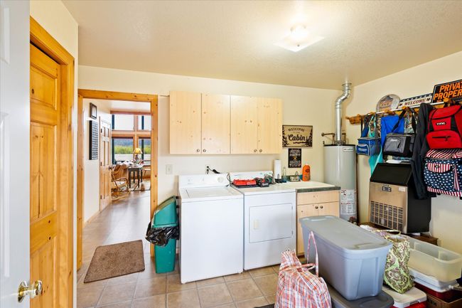 Main Cabin - Entry & Laundry | Image 31