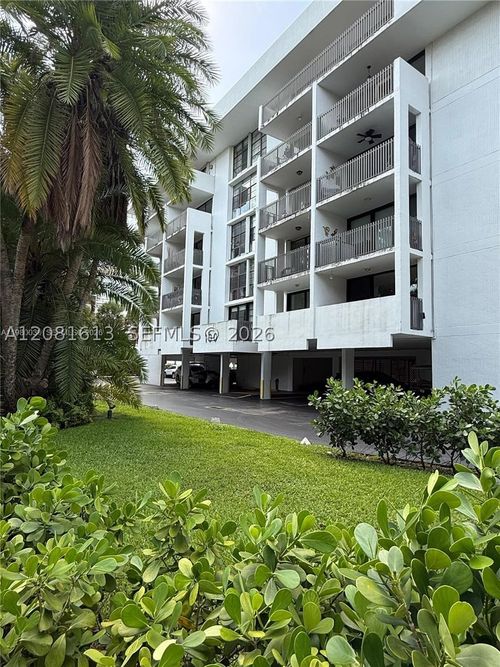 303-100 Ocean Lane Dr, Key Biscayne, FL, 33149-1414 | Card Image