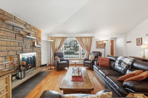 10551 Essex St, Westchester, IL, 60154-5303 | Card Image