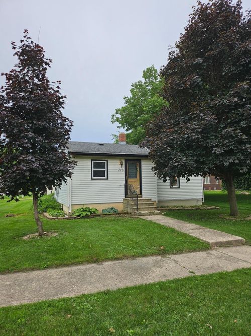 713 3rd Ave, Brewster, MN, 56119-4008 | Card Image