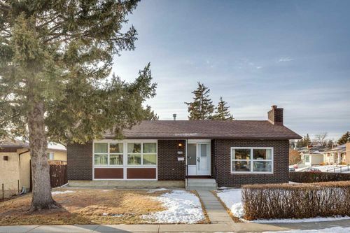 272 Thames Close Nw, Calgary, AB, T2K5N4 | Card Image