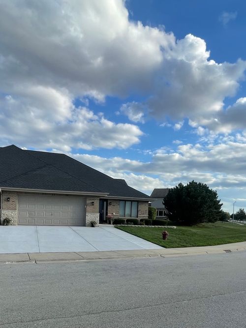 2122 Sky Harbor Dr, New Lenox, IL, 60451-9000 | Card Image