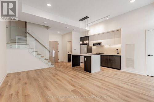 th102-5 York Garden Way, Toronto, ON, M6A0G9 | Card Image