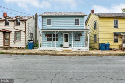 11 N Water St, Franklintown, PA, 17323-9806 | Card Image