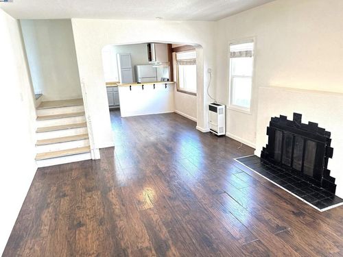 1933 103rd Ave, Oakland, CA, 94603-3323 | Card Image