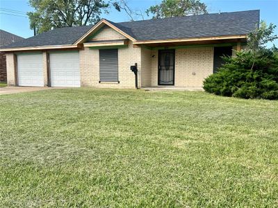 7314 Nightingale Circle, House other with 3 bedrooms, 2 bathrooms and null parking in Texas City TX | Image 1