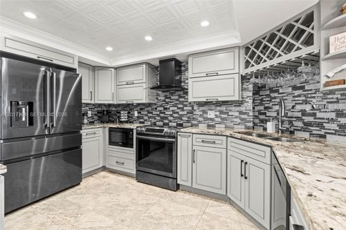 ph1-2425 Presidential Way, West Palm Beach, FL, 33401-1322 | Card Image