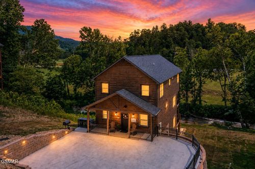 3140 Cherokee Valley Dr, Sevierville, TN, 37862-7700 | Card Image