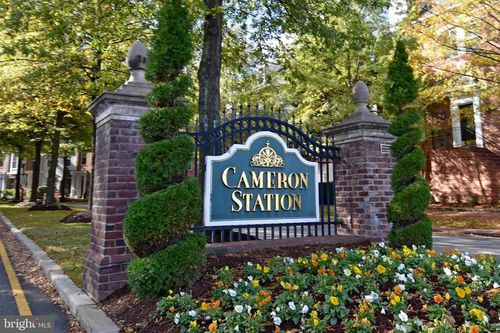 5087 Donovan Dr, Alexandria, VA, 22304-7755 | Card Image