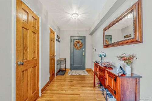 apt-3g-16 Edwards St, Roslyn Heights, NY, 11577-1116 | Card Image