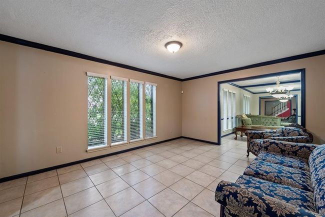 Natural light abounds in this room. | Image 5