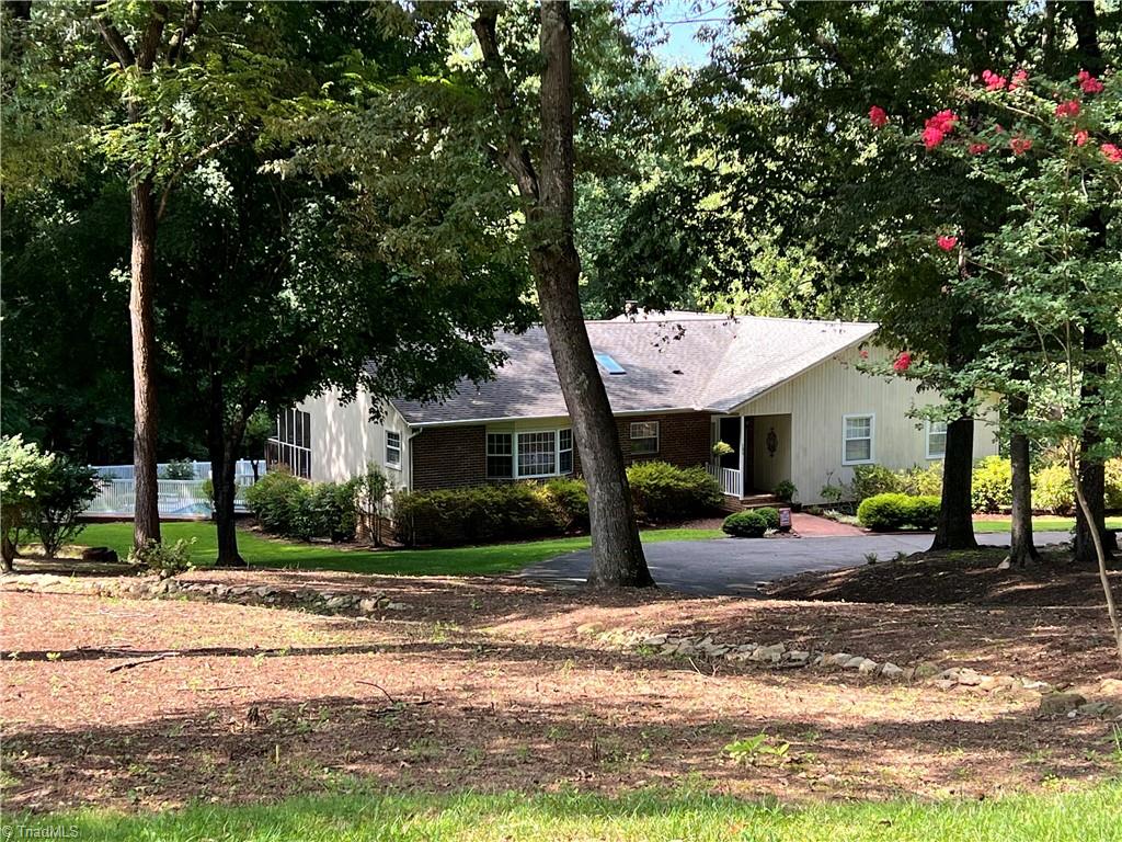 Walnut Pl, Wilkesboro, NC 28697