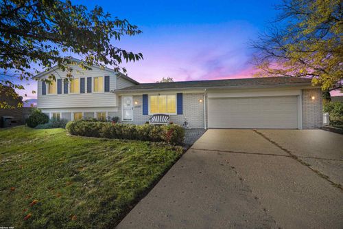 16105 Watson Dr, Macomb, MI, 48044-2591 | Card Image