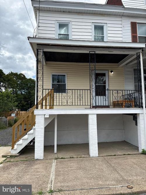 133 N Locust St, MOUNT CARMEL, PA, 17851-1713 | Card Image