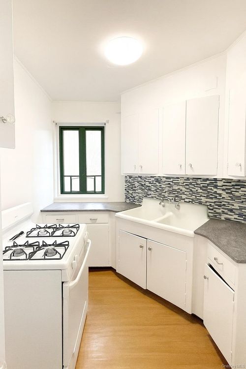 apt-3b-1554 Unionport Rd, Bronx, NY, 10462-7822 | Card Image