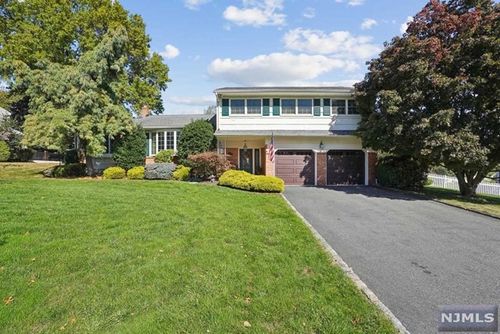 16 Hemlock Drive, Verona, NJ, 07044 | Card Image