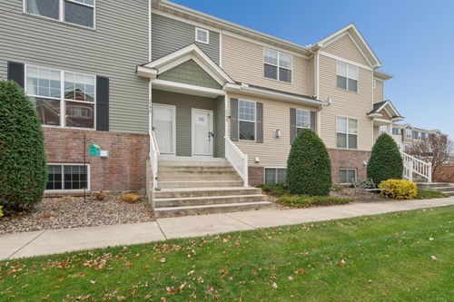 7748 Madelyn Creek Dr, Victoria, MN, 55386-4554 | Card Image