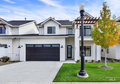 6672 N Asissi Lane, Townhouse with 3 bedrooms, 3 bathrooms and 2 parking in Meridian ID | Image 1