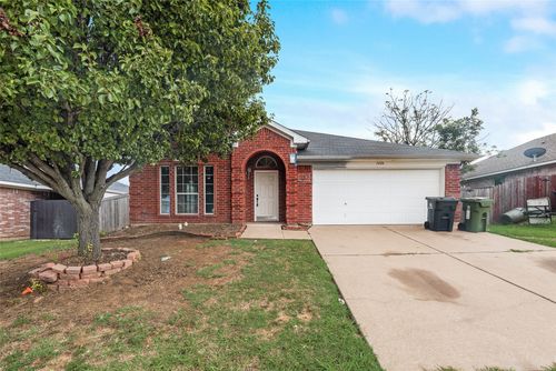 1606 Mt Zion Dr, Arlington, TX, 76018-3090 | Card Image