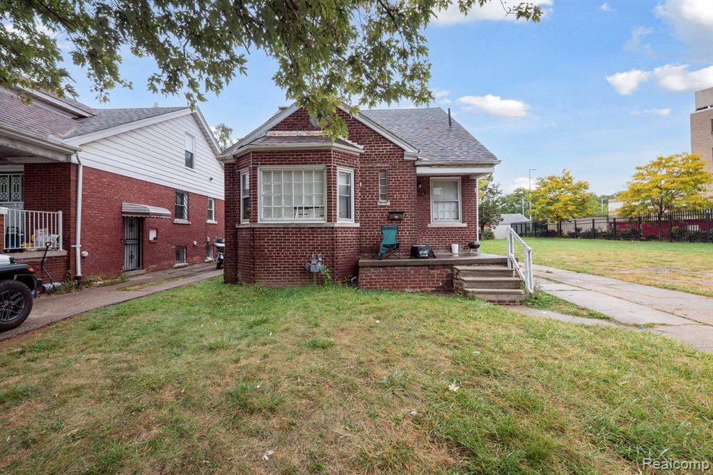 Rossini Dr, Detroit, MI 48205