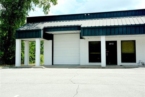 2812 Nw Hunter Dr, Blue Springs, MO, 64015-7735 | Card Image