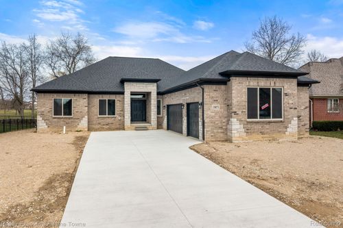 35873 Glenville Dr, New Baltimore, MI, 48047-5861 | Card Image