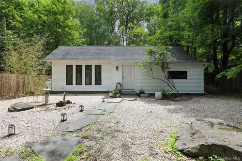 10 Fitzsimmons Ln, Woodstock, NY, 12498-1455 | Card Image