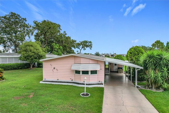 Long and spacious driveway | Image 36