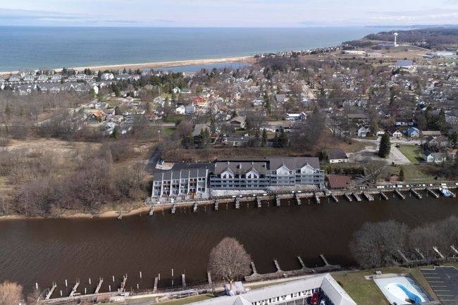 APT-8 - 317 5 Th Ave, Condo with 2 bedrooms, 1 bathrooms and null parking in Manistee MI | Image 43