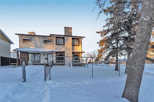 3 Raber Rd, Winnipeg, MB, R2R1G4 | Card Image