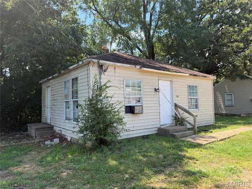106 E Harper St, Poplar Bluff, MO, 63901-4630 | Card Image