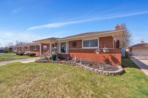 8701 Glengary St, Dearborn Heights, MI, 48127-1283 | Card Image