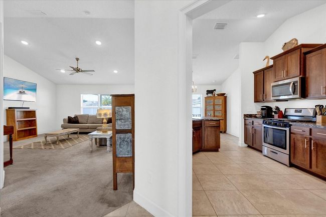 9750 Pepper Tree Pl, House other with 4 bedrooms, 2 bathrooms and null parking in WILDWOOD FL | Image 12