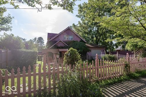 17 Hough St, Greenfield, IN, 46140-2258 | Card Image