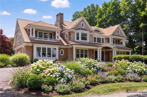60 Avondale Rd, Westerly, RI, 02891-5004 | Card Image