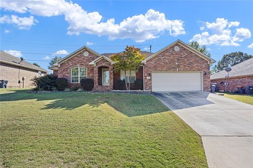 140 Hawthorne Ln, Russellville, AR, 72802-2330 | Card Image