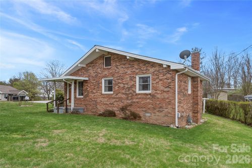 429 Jack St, Hendersonville, NC, 28792-2959 | Card Image