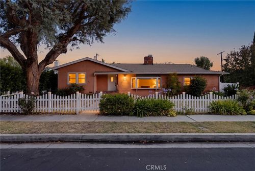 23728 Bessemer St, Woodland Hills, CA, 91367-2912 | Card Image
