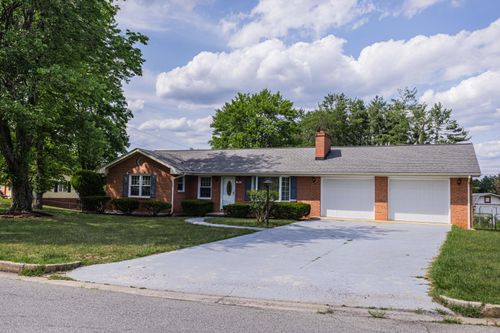5563 Green Meadow Rd, Roanoke, VA, 24018 | Card Image