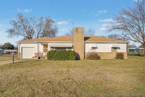 1202 W Davis Dr, Nowata, OK, 74048-2432 | Card Image