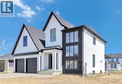 245 Charles Ave, Essex, ON, N8M0A2 | Card Image