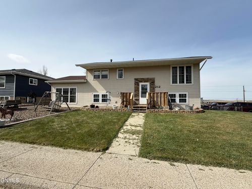 212 6th Avenue Ne, Watford City, ND, 58854 | Card Image