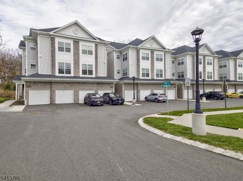 67 Veterans Way, Morris Plains, NJ, 07950-2474 | Card Image