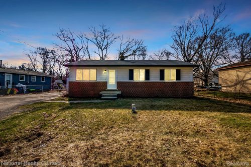 5691 Lake Grove Dr, White Lake, MI, 48383-1223 | Card Image