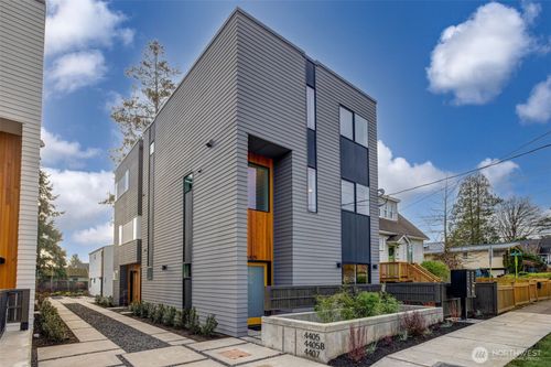4405 S Holly St, Seattle, WA, 98118-3325 | Card Image