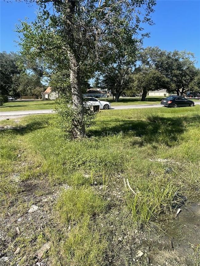 2209 Avenue F, Home with 0 bedrooms, 0 bathrooms and null parking in Dickinson TX | Image 5