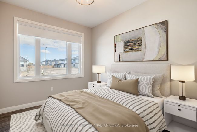 2 - 32 Postma Cres, House attached with 3 bedrooms, 3 bathrooms and 2 parking in Ailsa Craig ON | Image 6