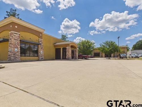520 N Main St, Lindale, TX, 75771-6403 | Card Image