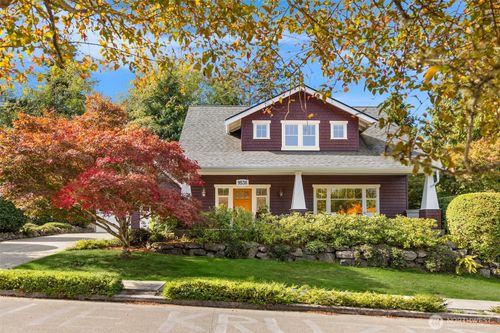 9536 Ne North Town Loop, Bainbridge Island, WA, 98110 | Card Image